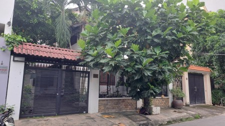 Bán nhà biệt thự đường 43, phường Bình Thuận, quận 7, DT 199,8m²