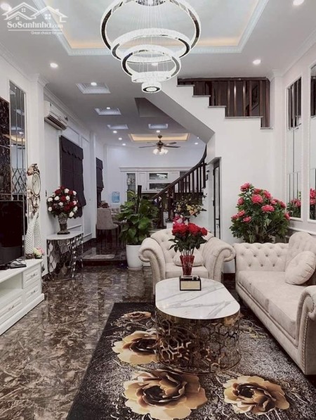 Bán gấp nhà Chùa Bộc 26m, phân lô ô tô đỗ cổng, 3 thoáng giá chỉ nhỉnh 3 tỷ.