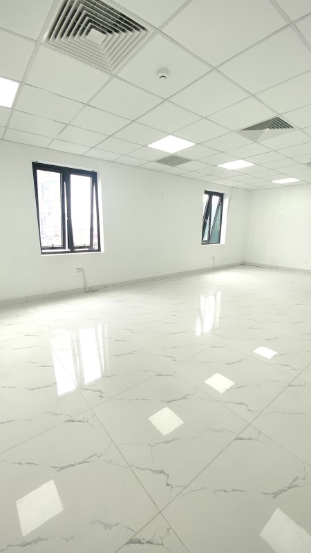 Cho thuê văn phòng mặt đường Giải Phóng cách bến xe Giáp Bát 300m