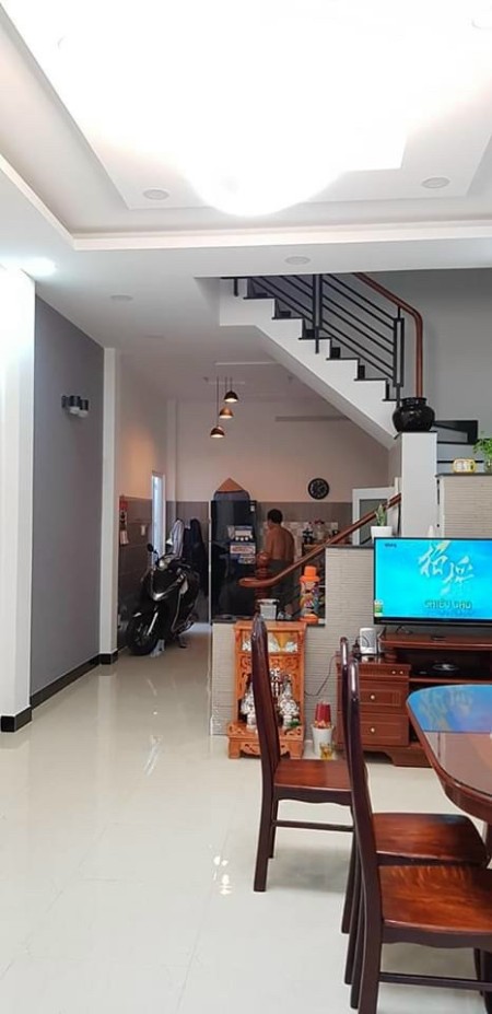 Bán nhà Lạc Long Quân, phường 8, Tân Bình, kết cấu 4 tầng, giá 5,8 tỷ đồng