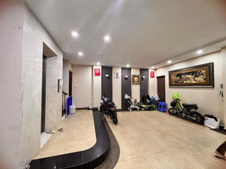 Phân Lô Hoàng Quốc Việt gara thang máy, nội thất đẳng cấp cực hiếm