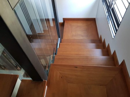 Bán tòa nhà 6 tầng thang máy phố Nguyễn Văn Cừ, quận Long Biên