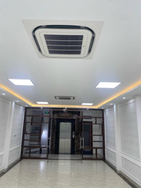Bán nhà Hoàng Quốc Việt mặt tiền rộng gara thang máy tặng nội thất cao cấp