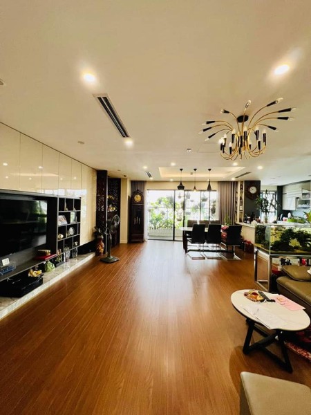 Cực Hiếm Nguyễn Văn Huyên - Gara - Thang máy - Khu vực VIP - ngõ to hơn phố