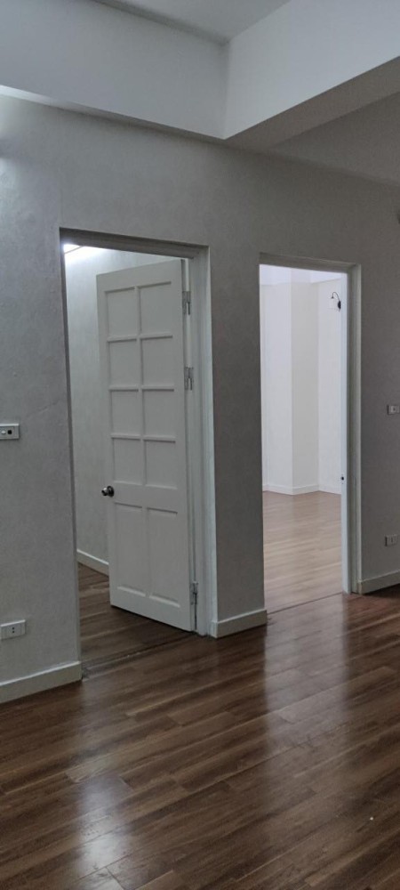 Bán căn hộ chung cư 67m2, 2 pn, toà N02 ngõ 84 Chùa Láng, Nguyễn Chí Thanhgiá bán 2,85 tỷ
