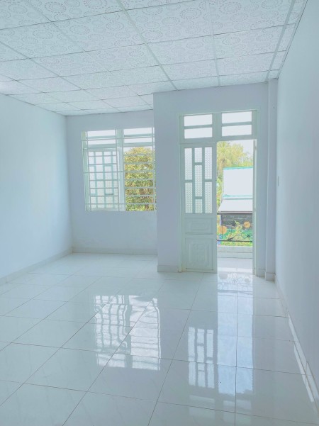 Bán nhà phố liền kề ở liền, sổ hồng riêng, gần khu CN Cầu Tràm, trệt, lầu, giá 2,2 tỷ TL