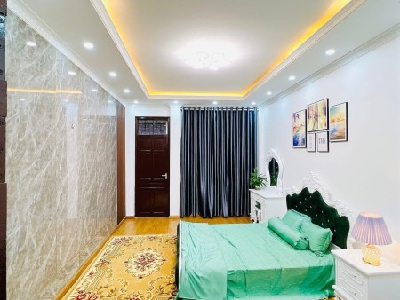 Bán nhà Nguyễn Chính, ngõ rộng 4m, ô tô đỗ cửa, bờ sông sét, DT 34m² x 4 tầng, MT 4m