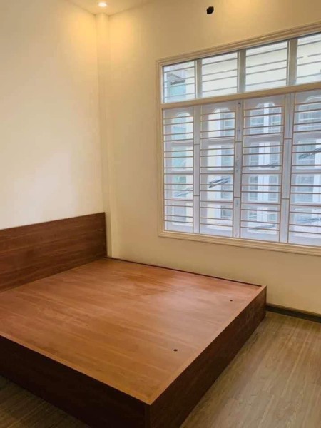 Bán nhà Nguyễn Trãi ô tô 20m, DTSD 40m² x 4 tầng, MT 3,7m, nhà mới ở ngay, giá 5,4 tỷ