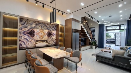 Bán nhà đẹp Trần Quý Khoách, gần biển, đầy đủ nội thất, ngay trung tâm quận Liên Chiểu