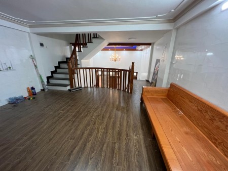 Bán nhà Long Biên, Thạch Bàn, DT 50m² x 5 tầng, mặt tiền nở hậu, giá 3,8 tỷ TL