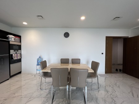 Cho thuê căn Sarica 3pn full nội thất, khu căn hộ đẳng cấp nhất Sala. Giá rất hấp dẫn chỉ 42 triệu.