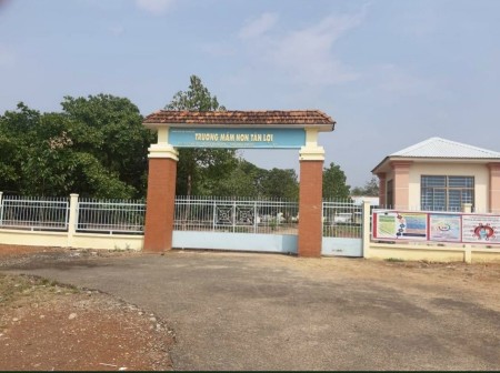 Cần ra gấp lô đất 300m2 sổ sẵn, ngay trung tâm KCN Đồng phú