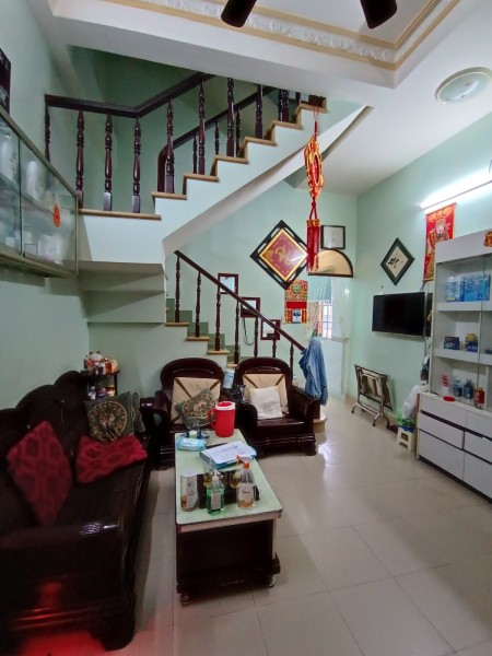 Nhà ngộp 3 tầng diện tích 40m2 ngay Lê Đại Hành giá cực rẻ