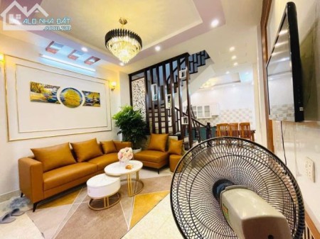CẦN BÁN CĂN NHÀ NGÕ 444 ĐƯỜNG ĐỘI CẤN - 45M - 5 TẦNG - TIỀN RỘNG 5M - GIÁ 7.5 TỶ.