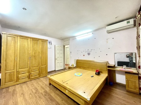 Bán gấp căn gốc 3PN tại chung cư Đầm Nấm Long Biên full nội thất, sổ đỏ trao tay