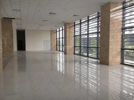 Cho thuê gấp văn phòng Nguyễn Chí Thanh, 110m2, giá 7$/m2/ tháng. Có chỗ để ô tô, xe máy