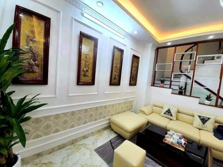 Bán nhà Dịch Vọng 10m ra phố xe tải đỗ cửa, ngõ thông, liên hệ 0388277777