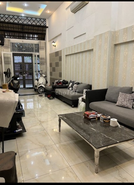 Cho thuê mặt bằng tầng trệt bán áo cưới, quần áo, ... LH 0707216318