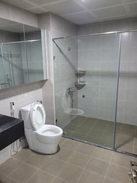 Em có căn UDIC cần cho thuê 168m2/ 3 ngủ 2 vệ sinh view rộng. Nội thất mới đã full