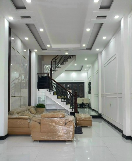 Bán nhà rộng an ninh ô tô vào trong, gần chung cư Celadon, giá 4,95 tỷ