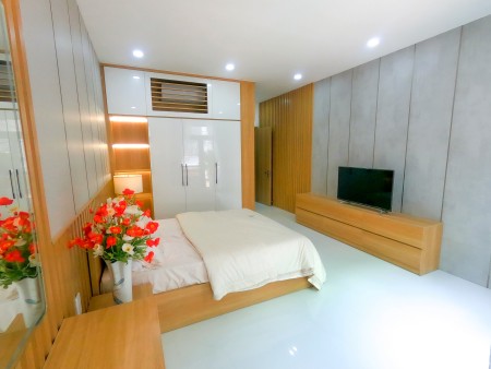 Bán nhà quận Tân Phú MT Nguyễn Sơn, kết cấu 1 trệt 4 lầu, có thang máy (DT 4 x 18m), SHR