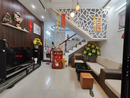 Bán nhà đường Trưng Nữ Vương, trung tâm TP Đà Nẵng, nhà 3 tầng, nhỉnh giá 2 tỷ đồng TL