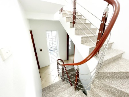 Bán nhà riêng tại 102, Nguyễn Khánh Toàn, khu vực gần ô tô, KD đỉnh, DT 50m² x 5 tầng, giá 5.1 tỷ
