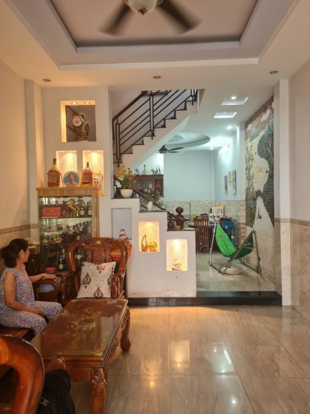 Bán nhà Lạc Long Quân, phường 10, Tân Bình, nhà rộng thoáng giá chỉ 5,7 tỷ