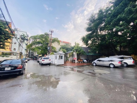 Bán nhà riêng Lạc Long Quân, dt 70m2, gara dân xây 5 tầng hơn 10 tỷ, ô tô 7 chỗ vào nhà