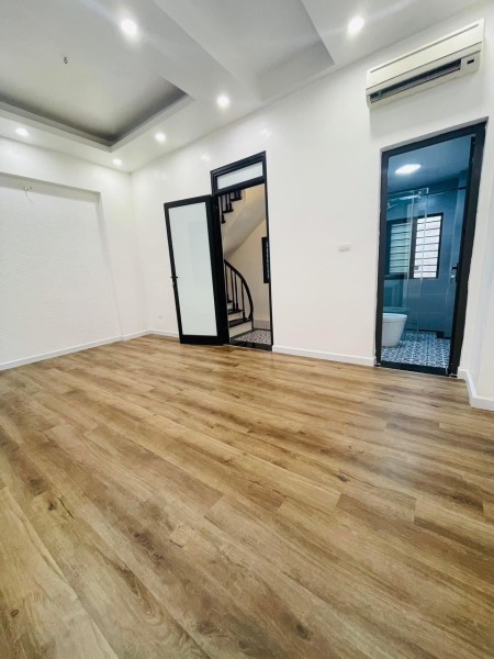 Bán nhà ngay trung tâm Cầu Giấy - nhà phong cách hiện đại - giá 4tỷ150 - dt 30m2