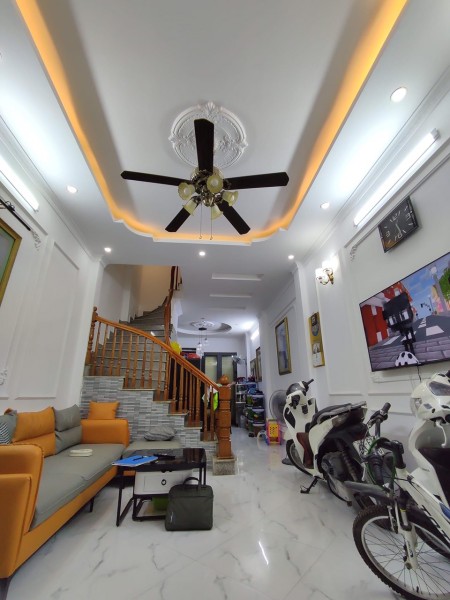 Bán nhà tập thể phố Quỳnh Lôi, Hai Bà Trưng, DT 80m², tầng 2, giá 2.32 tỷ đồng