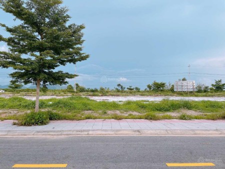 Sụp hầm! ( Cặp góc + kề góc ) hướng Đông, mặt tiền quốc lộ 14, thích hợp kinh doanh