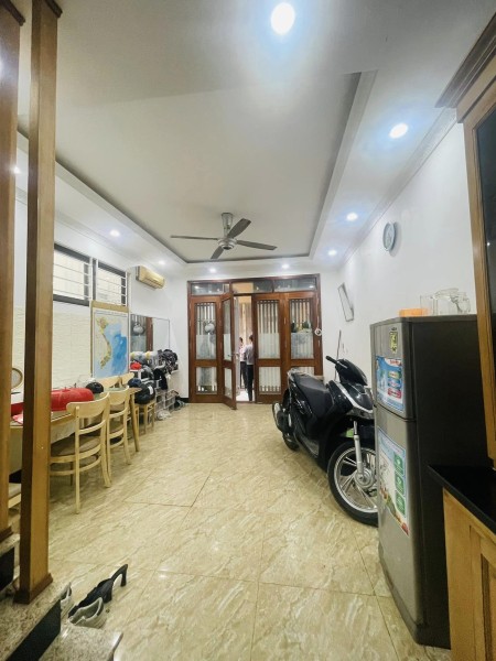 Bán nhà đẹp căn góc 2 mặt thoáng ánh sáng ngập tràn ngõ thông ba gác đua