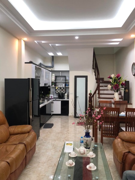 Bán nhà Võ Chí Công 38m2, 5 tầng mặt tiền 4m đẹp long lanh ỏ được ngay 5.5 tỷ