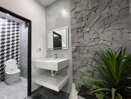 Nợ Ngân hàng cần bán gấp nhà gần chợ Đầu mối, khu an ninh