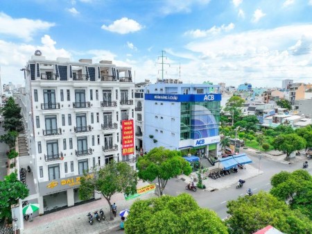 Mặt tiền Nguyễn Sơn Q.Tân Phú HCM DT : 10m x 23m kết cấu 7 tầng Full nội thất cao cấp