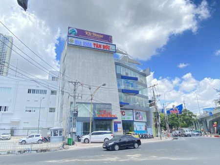 Cho thuê văn phòng tại vị trí đắc địa 2 MT ĐBP-NHC sầm uất, tiện đi lại giao dịch