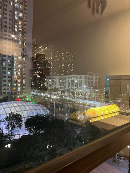 Chính chủ cho thuê căn 2 pn 76m2, full nội thất, view nhìn ra hồ đẹp xịn sò
