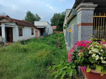 Cần tiền nên em bán gấp lô đất ngay cây xăng Hoà Lợi, sổ sẵn giá rẻ