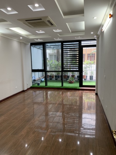 Cho thuê tầng 1, 2 mặt phố Linh Lang, 130m2 nhà mới đẹp 19tr/tháng