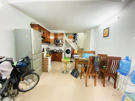 Bán nhà đẹp cách 1 nhà ra phố dân xây, sổ hoa hậu, thị trấn ngã tư Sở