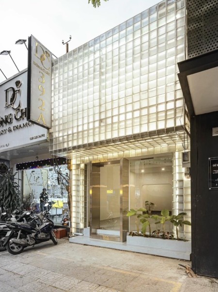 Mặt tiền Lê Văn Sỹ, Quận 3 mới đẹp, 2 lầu, dtsd 100m2, nhận MB ngay