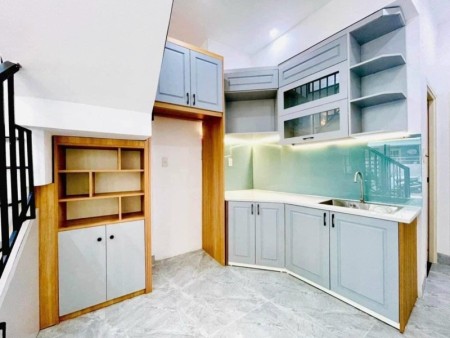 Bán nhanh nhà phố 3 tầng, ngay trung tâm, tiện ích không thiếu gì, giá tốt đầu tư
