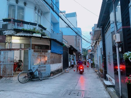 Nhà mới vào ở ngay hẻm ba gác 5 tầng đúc, 3 phòng ngủ, Tân Phú, giá 4.3 tỷ