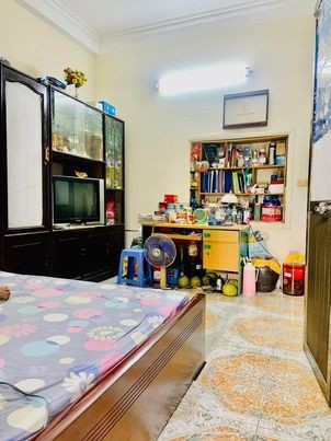 Bán nhà hiếm đường ô tô tránh, dừng đỗ thoải mái, tiện ích xung quanh vô vàn