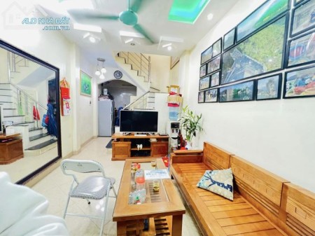 Bán nhà Quận Thanh Xuân, Ngõ rộng 3 gác đua, DT 35m², giá chỉ 3,33 tỷ