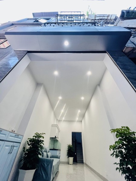 Bán nhà Trường Chinh giá 3.9 tỷ, DT 35m² x 4 tầng, MT 4m, nhà mới, ngõ thông