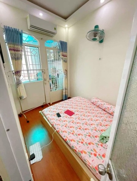 2 tỷ - Bán nhà Thống Nhất, Gò Vấp , 2 tầng, 2pn 2wc , 3 gác đậu cửa