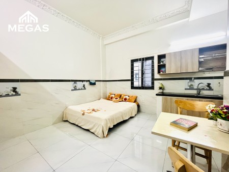 Căn hộ cao cấp mới 100% full nội thất rộng 35m2 cửa sổ lớn ngay công viên phần mềm Quang Trung