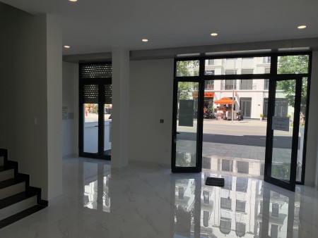 Cho thuê nhà phố 1 trệt 4 lầu 28 triệu/tháng hoàn thiện có tháng máy